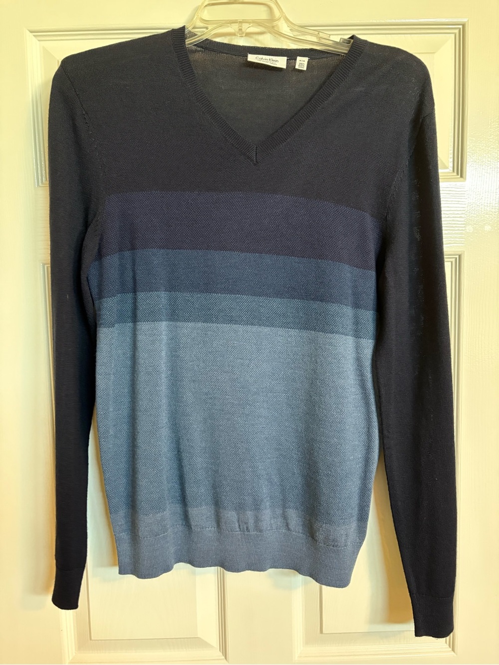 Calvin Klein Men's V-Neck Striped Blue Gradient Sweater Sz M
